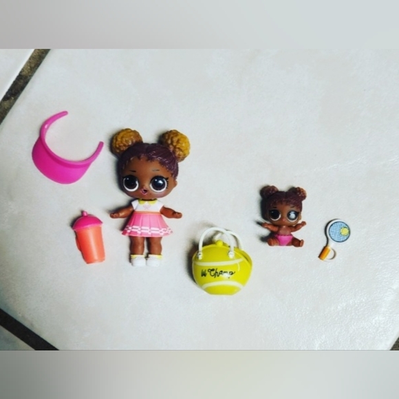 LOL Surprise Dolls Series 1 Court Champ & Lil Sis - Picture 2 of 3